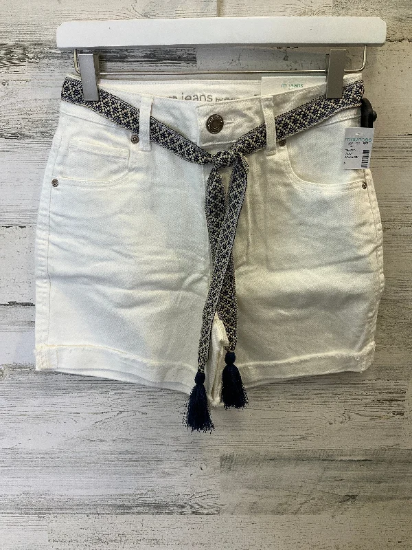 White Shorts Maurices, Size 2 Artistic Men's Hand